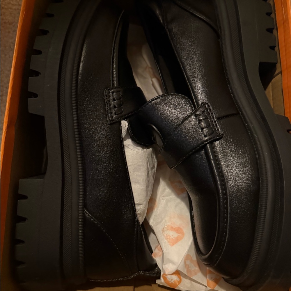 Women’s loafers 9.5 New Shoes. Black